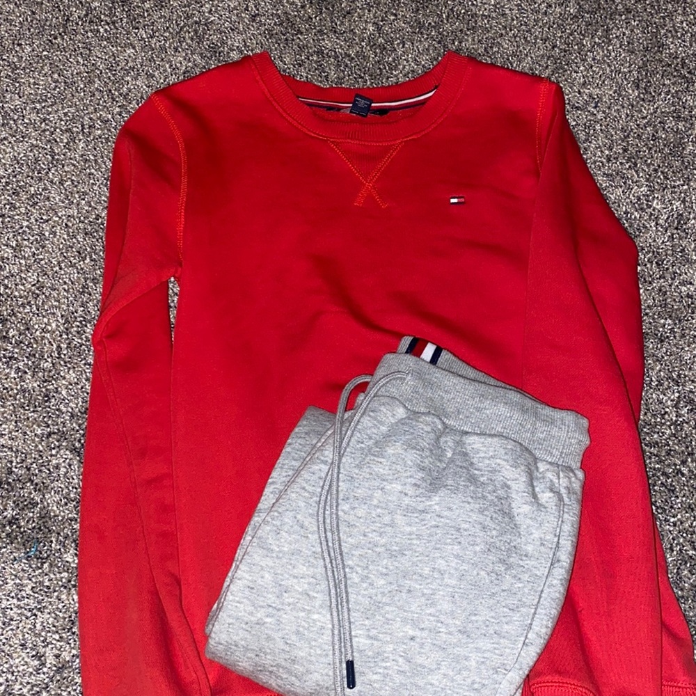 TOMMY HILFIGER SET!! buy these together for $60